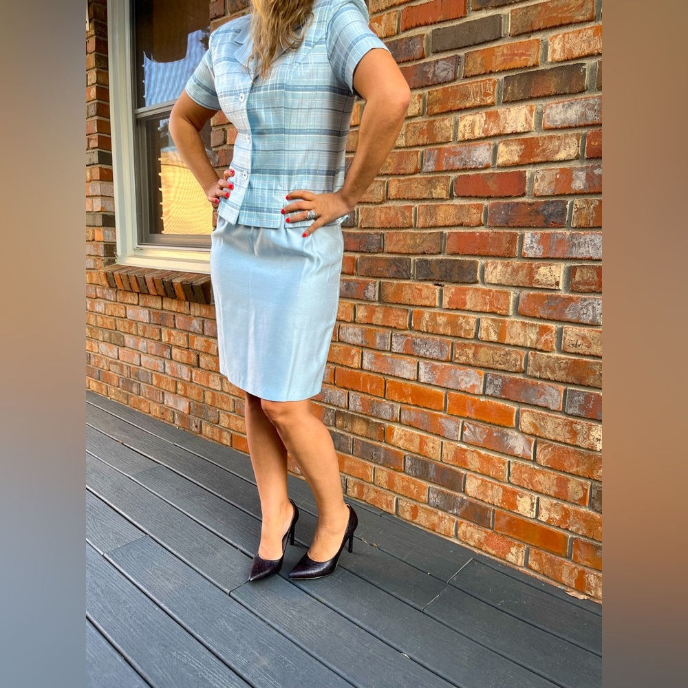 Vintage Jessica Howard light blue skirt suit. Sexy and professional! 8p.